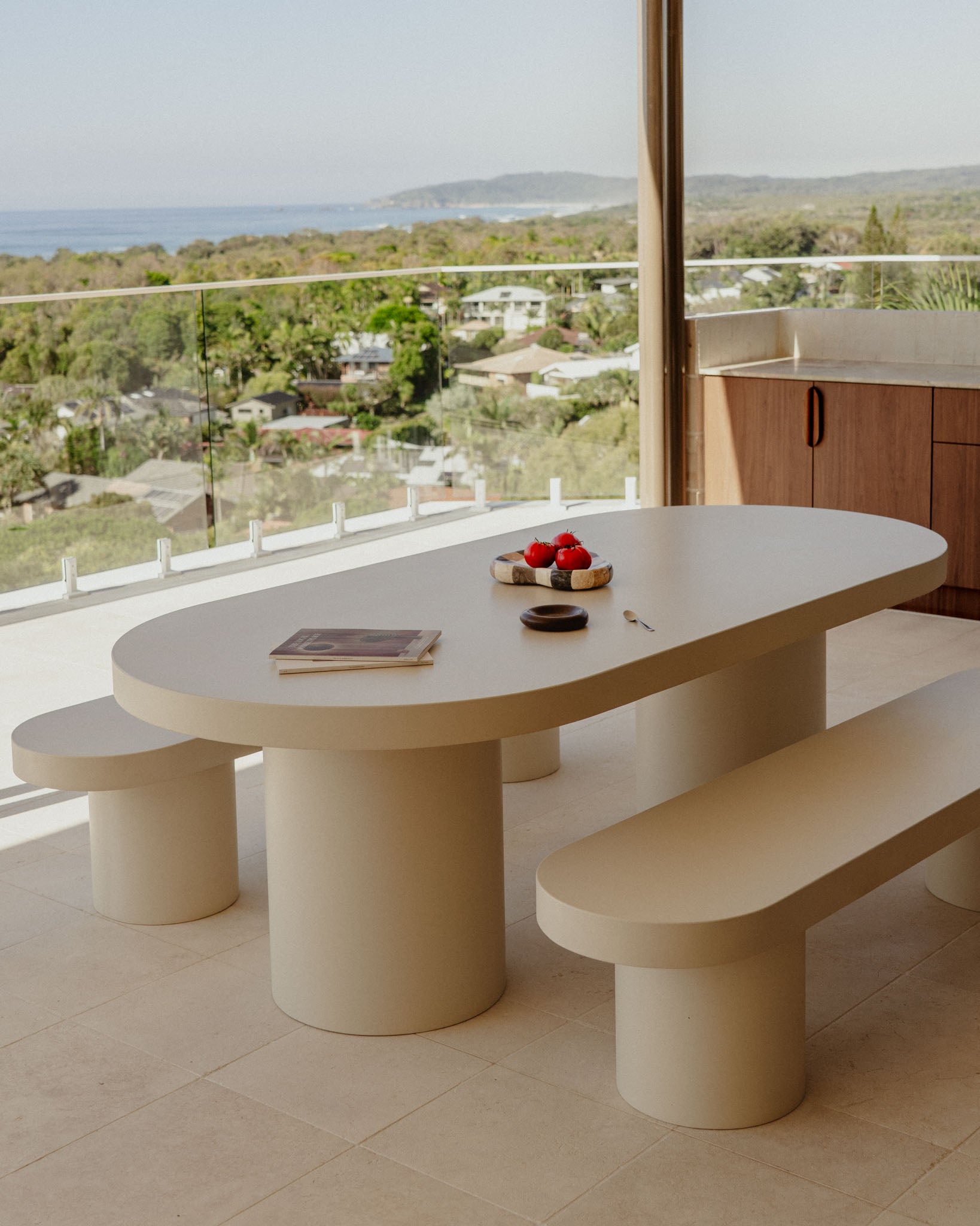 Sand / With 2 Bench Seats